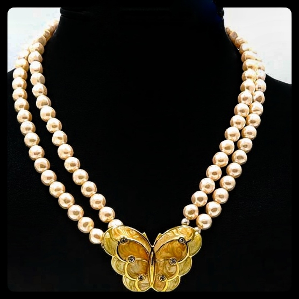 Beautiful Papillon vintage butterfly necklace